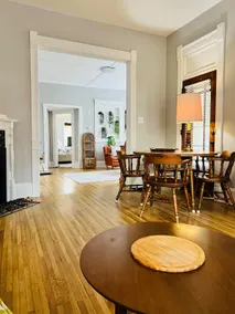 Mid-Mod on Market | Style on a Budget. Sleeps 5-7 - Image 2
