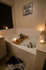 Luxe 4BR Lake Retreat •15 Min to IAH & 20 Downtown - Image 4