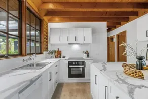 Hahndorf Log Cabin - Image 3