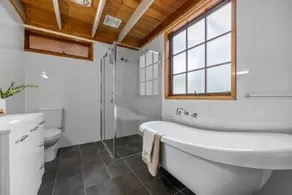 Hahndorf Log Cabin - Image 4