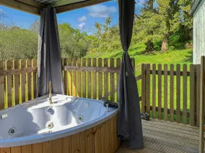 Robins Nest Lodge - Image 2