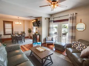 The Bonney Grey Guesthouse in Grafton – Sleeps 12 - Image 4