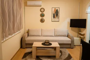 House of the Amazons - Image 3