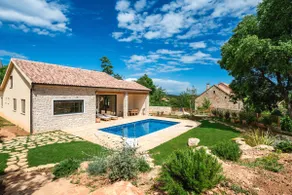 Quiet Garden House Oasis - Image 4