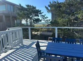 Beautiful Beach House with Large Swimming Pool in Ocean Beach - Image 2
