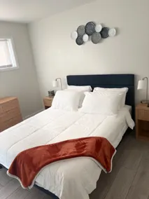 The Cozy Nest Modern Comfort, 2 RM Sleeps 6 - Image 4