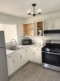 The Cozy Nest Modern Comfort, 2 RM Sleeps 6 - Image 5