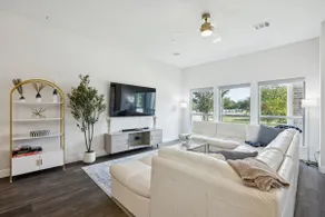 Spacious 4BR Townhome – Central DFW - Image 2