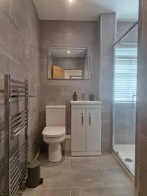 Newly renovated and modern first floor flat. - Image 4