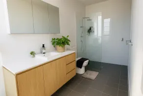 4-bedroom townhouse(Parties not permitted) - Image 2