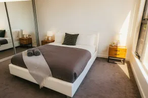 4-bedroom townhouse(Parties not permitted) - Image 5