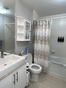 Cozy luxury 1 Bedroom & Office Maple Leaf Square - Image 2