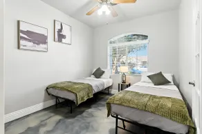 Pool Retreat•1 Min to River Walk•Shops & Hospital - Image 4