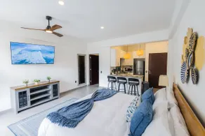 Modern Condo Walk to Marina, Dining & Nightlife - Image 5