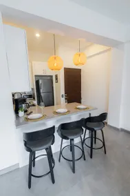 Modern Condo Walk to Marina, Dining & Nightlife - Image 5