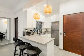 Modern Condo Walk to Marina, Dining & Nightlife - Image 4