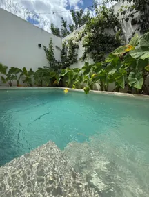 Vacation home with pool - Image 4