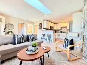 Cozy/Stand-Alone Guesthouse-Near Downtown/Airport - Image 2