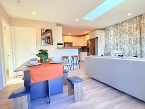 Cozy/Stand-Alone Guesthouse-Near Downtown/Airport - Image 5