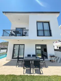 Centrally located | With private pool | Luxury Villa | - Image 2