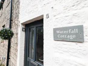 Beautiful Waterfall Cottage with Countryside Walks - Image 3