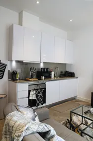 Cozy Luxury Apartment 15 min from Heathrow Airport - Image 4