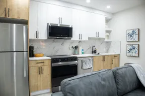 Cozy & Modern 2BR suite - Image 5