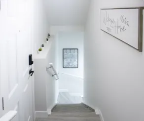 Cozy & Modern 2BR suite - Image 2