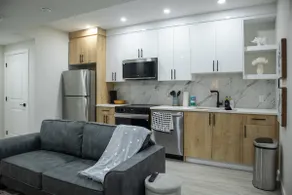 Cozy & Modern 2BR suite - Image 3