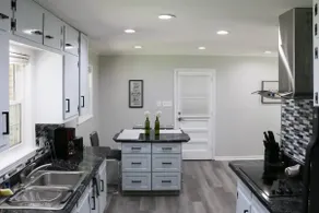 Relaxing 3BR Modern Oasis - Image 2
