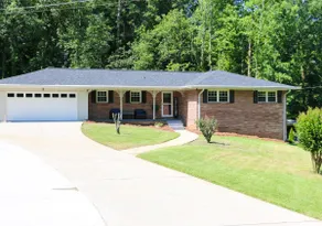 Relaxing 3BR Modern Oasis - Image 3