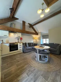 Middle Cottage with Hot Tub - Image 4