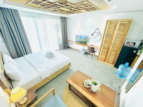 (304MSNK) Bright Wooden Studio | Balcony & Kitchen - Image 5