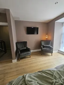 The Vibe Suite. Best Location - Image 3