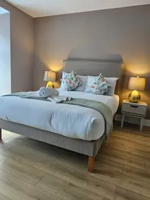 The Vibe Suite. Best Location - Image 5
