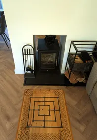 Bright 3-bed house, 1 stop from city centre - Image 5