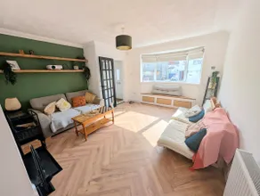 Bright 3-bed house, 1 stop from city centre - Image 3