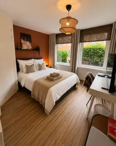 Free Private Parking | Stylish Studio Near Center - Image 2