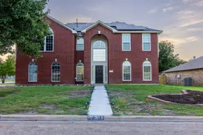 Spacious 12-guest home, king bed & big yard - Image 4