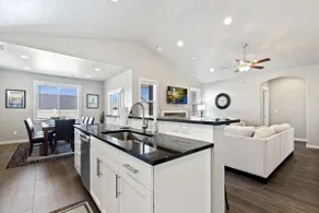 Near Wineries + Lake Lowell | Sleeps 6 Guests - Image 5