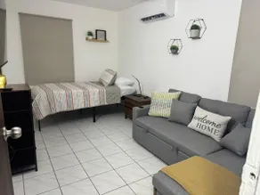 king Bed cozy apt 2B Levittown Terraza AC parking - Image 5