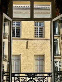 *Napoleon* New 2-bedroom air-conditioned apartment on Rue Thiers! - Image 3