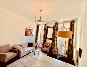 *Napoleon* New 2-bedroom air-conditioned apartment on Rue Thiers! - Image 2