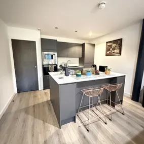 Stylish 2-Bed Apartment at Conditioning House - Image 3
