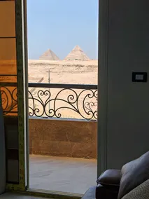 pyramids view luxury apartment - Image 5