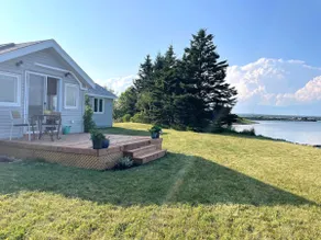 Ocean views, waterfront cottage on Rainbow Haven - Image 2