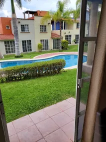 Cozy house with a pool - Image 2