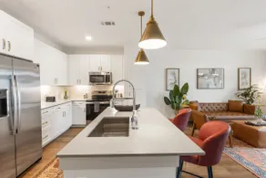 Large Lively Apt 2104 MER 2104 - Image 3