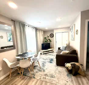 1-bedroom private entry suite - Image 3