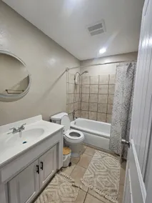 Affordable Convenient Stay at Lake City - Image 4